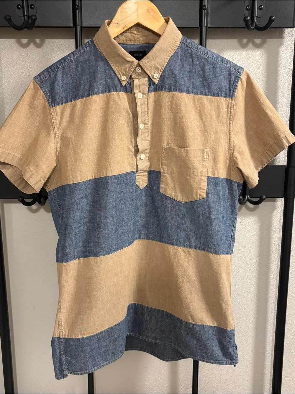 J. Crew Men's Short-Sleeve Button-Down Beige & Blue Collared Shirt